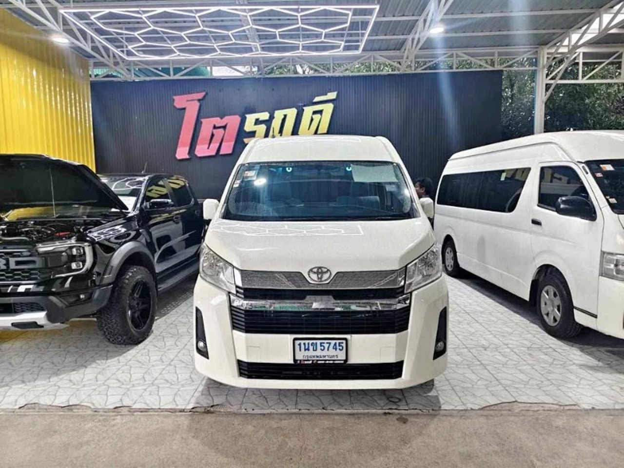 2020 Toyota Hiace COMMUTER 2.8 for sale in Kenya