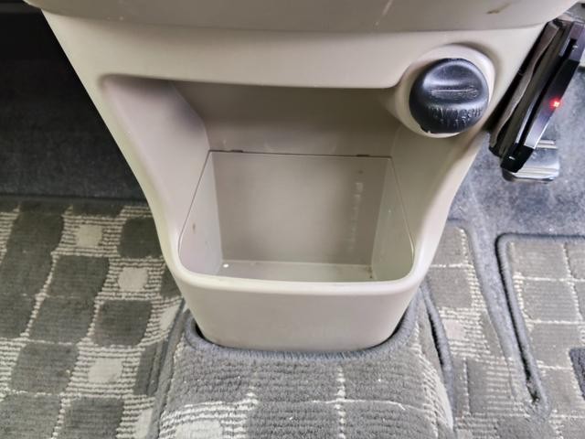 0401984A30260815W00206.jpg
