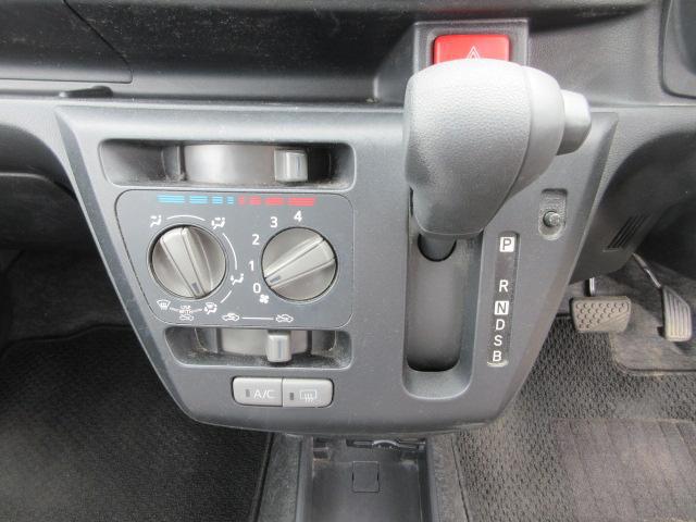 0900731A30260401W00212.jpg