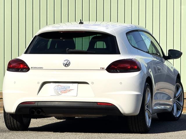 0700435A30260407W00101.jpg