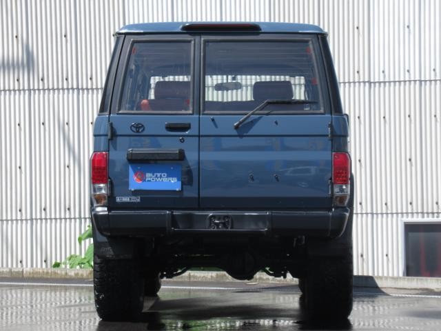 24626087_carP_l_4.jpg