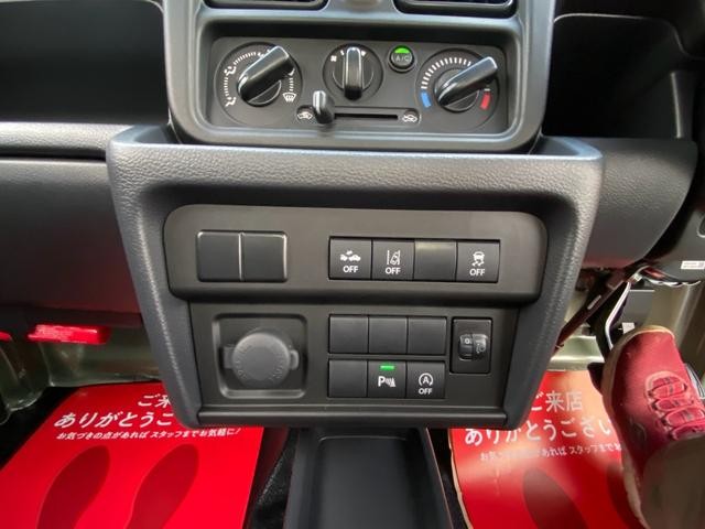 0580583A30260816W00114.jpg