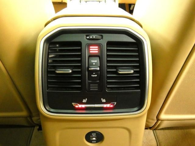 26838075_carP_l_11.jpg