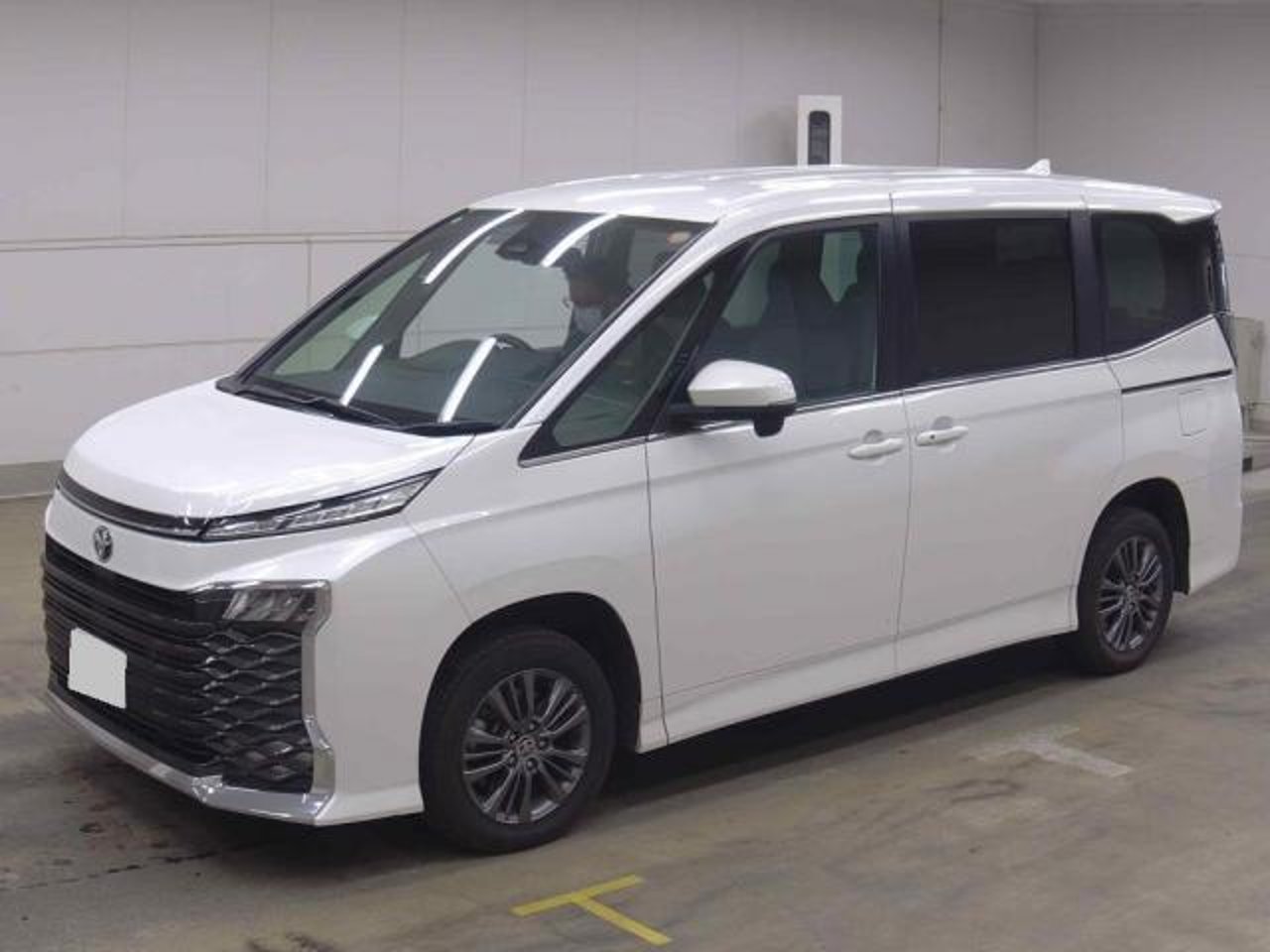 2023 Toyota Voxy, photo 1 of 1