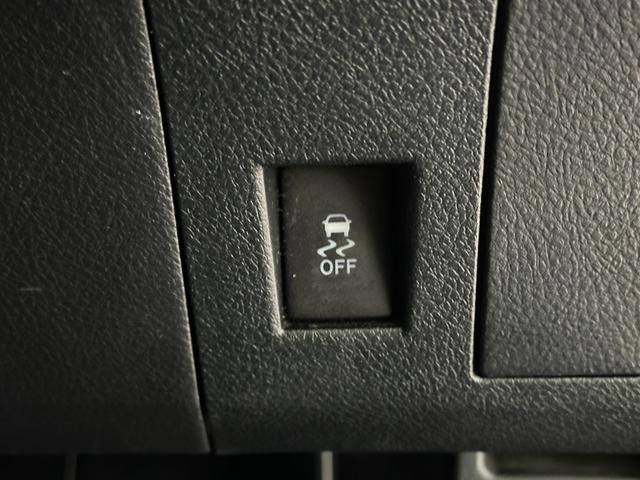 0509824A30261022W00205.jpg