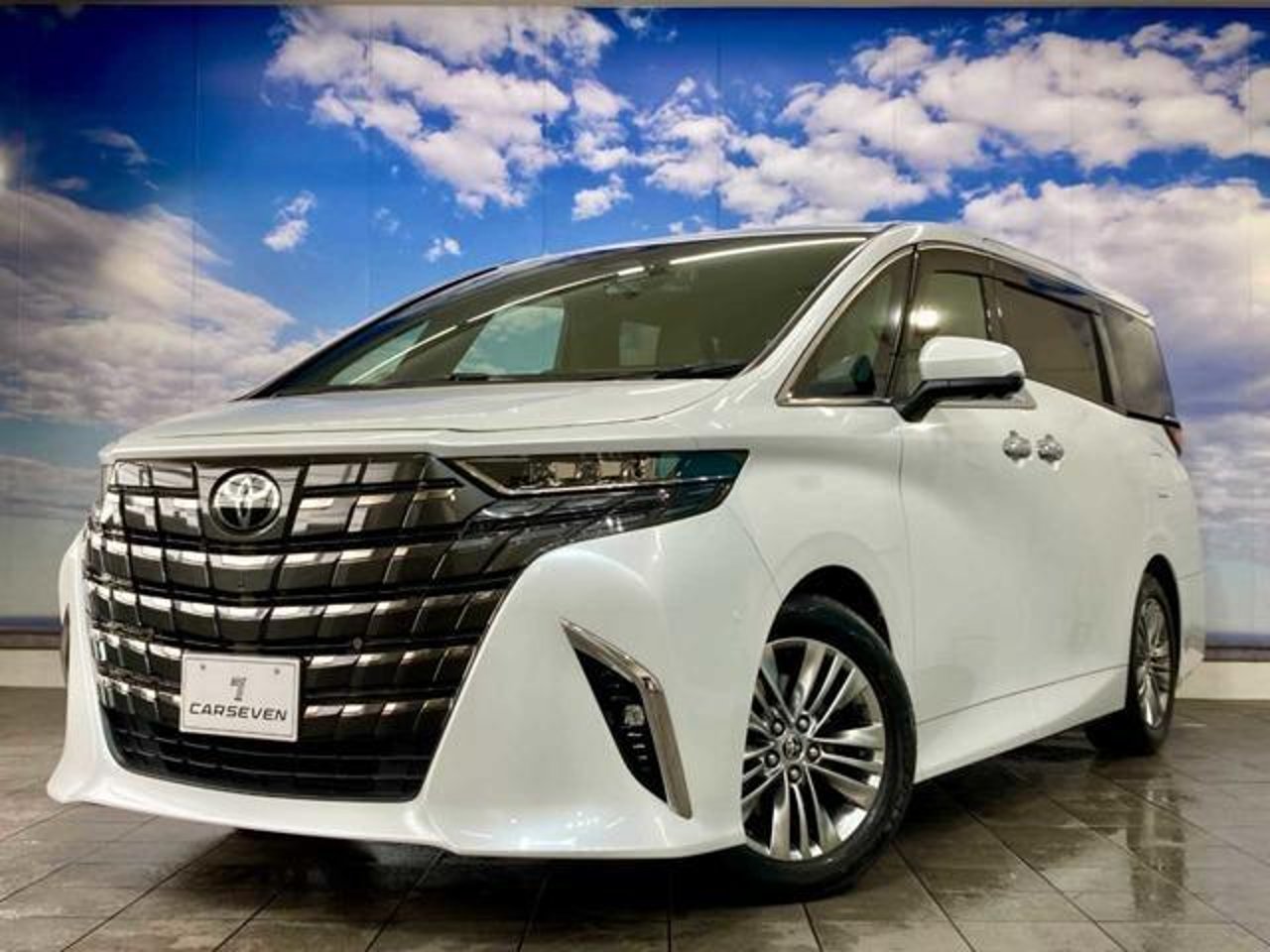 2023 Toyota Alphard, photo 1 of 1