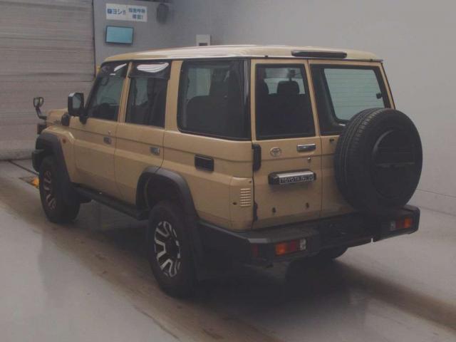 24044560_carP_l_2.jpg