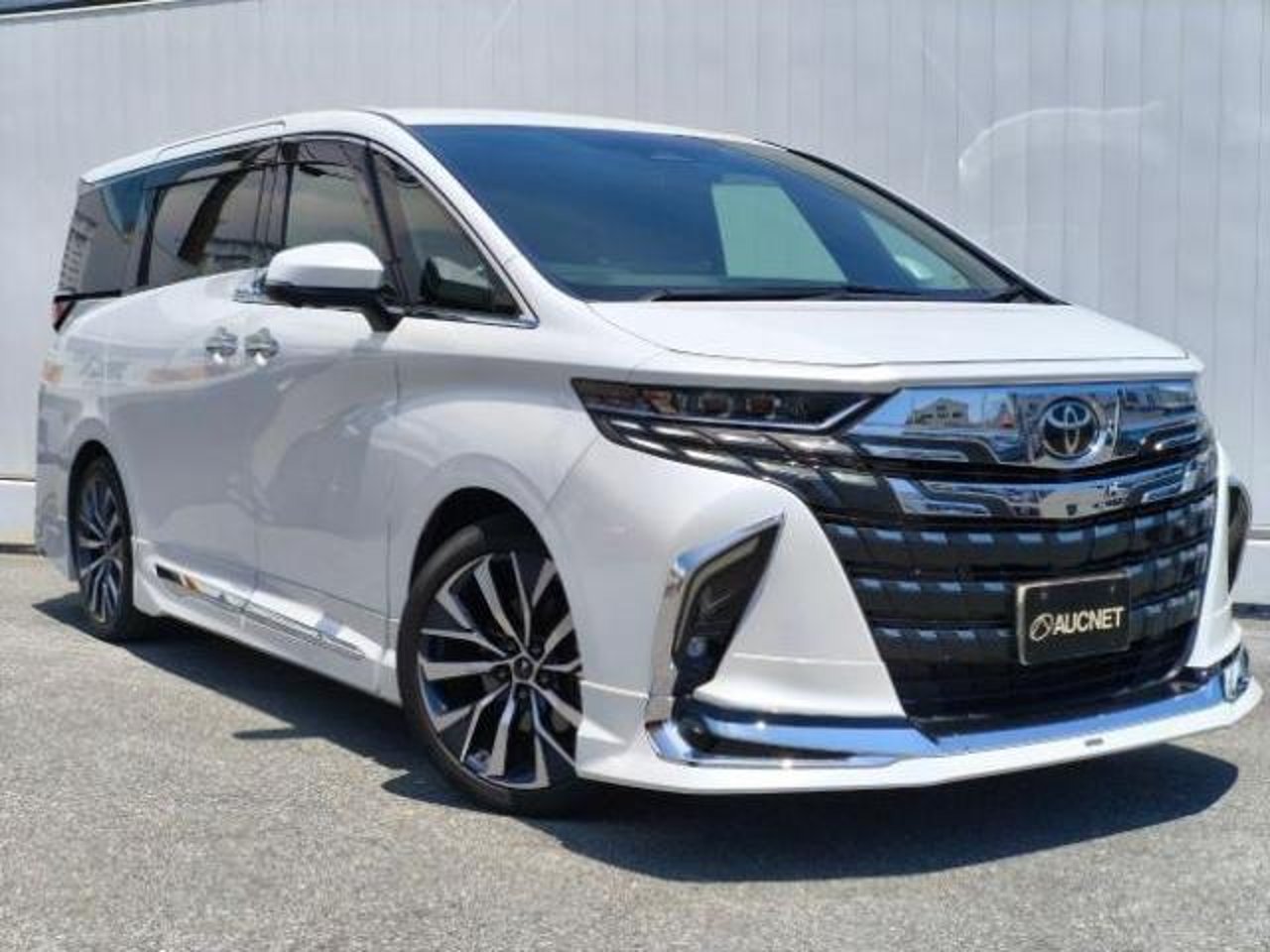 2024 Toyota Alphard, photo 1 of 1