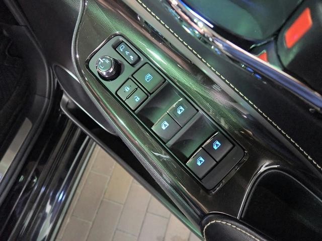 0201999A30260502W00116.jpg