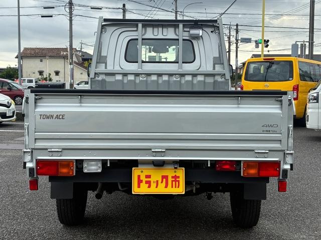 0208643A30261016W00204.jpg