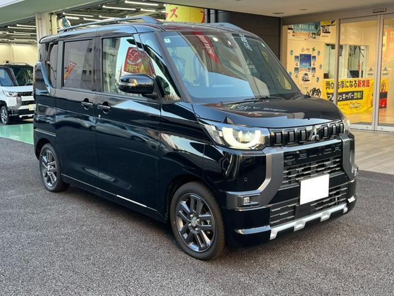 2024 Mitsubishi Delica, photo 1 of 1