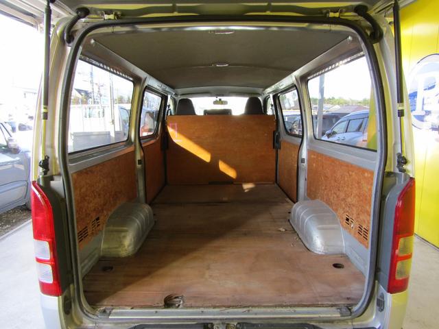 0560837A30260402W00114.jpg