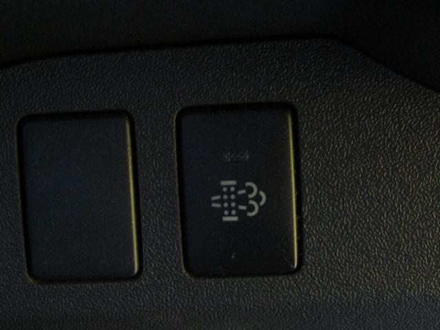 0560837A30260402W00118.jpg