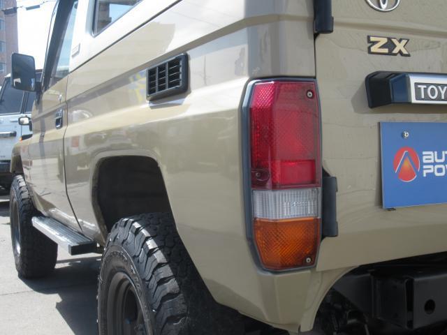 23516835_carP_l_12.jpg