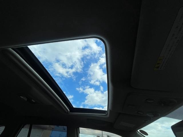 0561458A30261023W00217.jpg