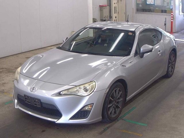 27184844_carP_l_4.jpg