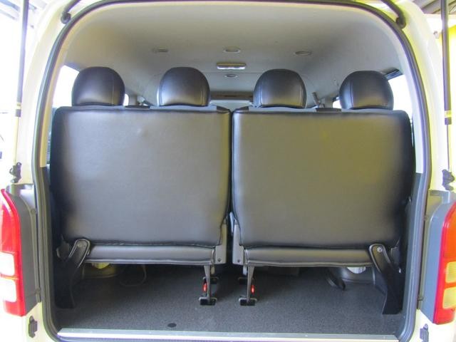0530123A30261019W00417.jpg