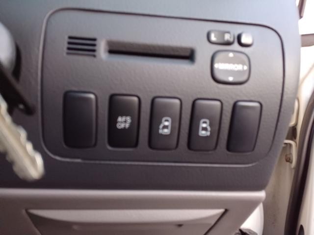 0700475A30261012W00215.jpg