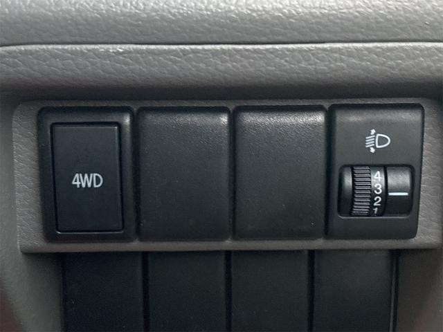0900605A30261017W00119.jpg