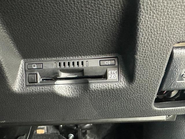 0540815A30261019W00219.jpg