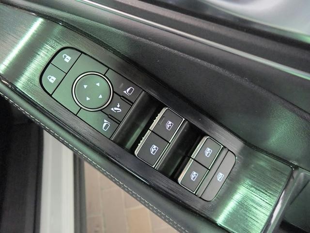 0201999A30261017W00317.jpg