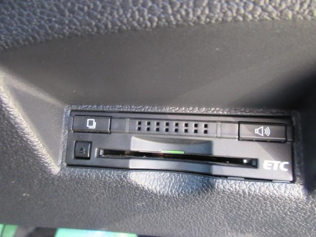 0541410A30261020W00112.jpg