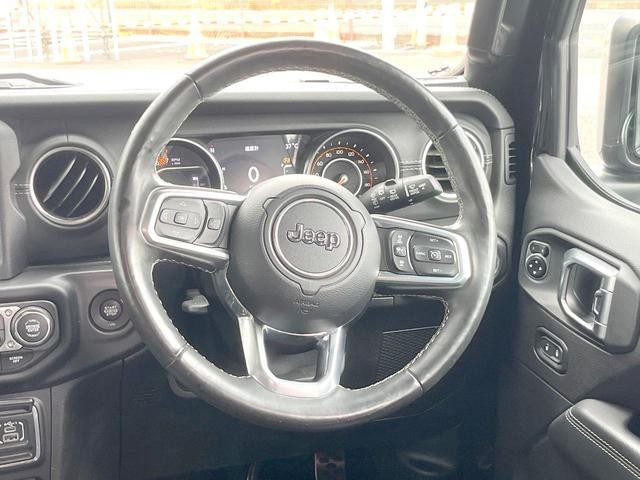 26084262_carP_l_6.jpg