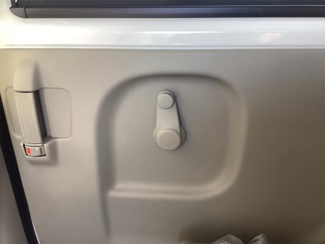 0700828A30260505W00111.jpg