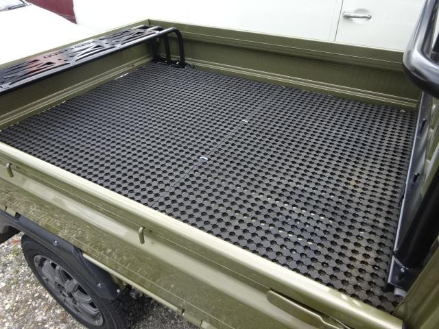 0204494A30260818W00116.jpg