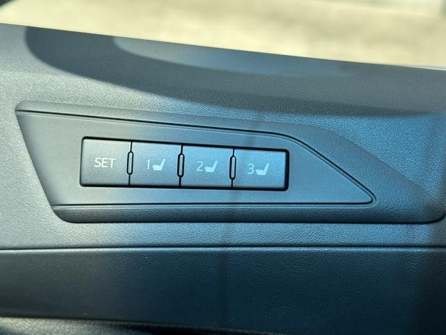 0207464A30260807W00215.jpg