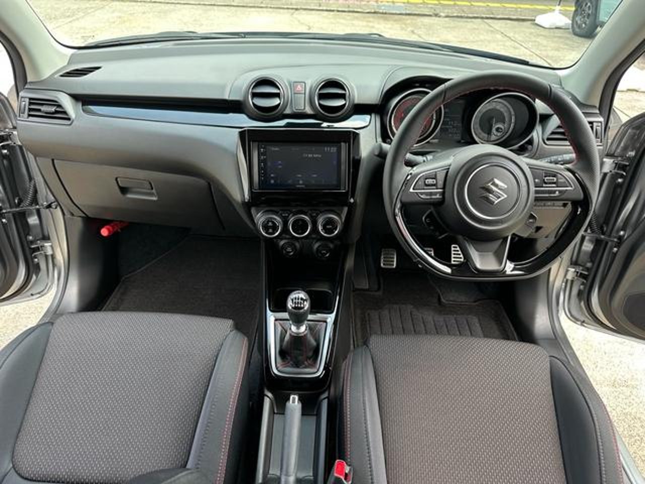 2025 Suzuki Swift, photo 2 of 2