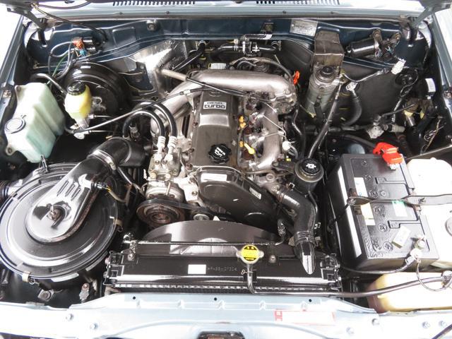 0804367A30260417W00207.jpg