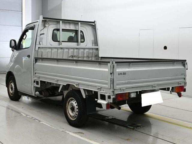 26956878_carP_l_4.jpg
