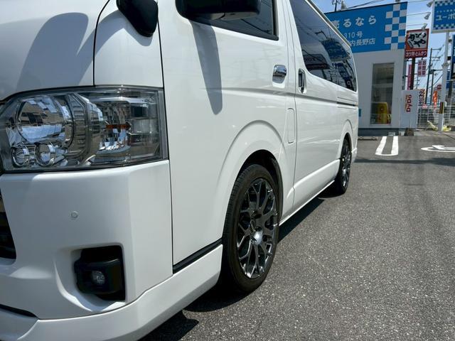 1002953A30260502W00115.jpg