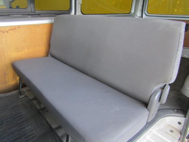 0560837A30260908W00114.jpg