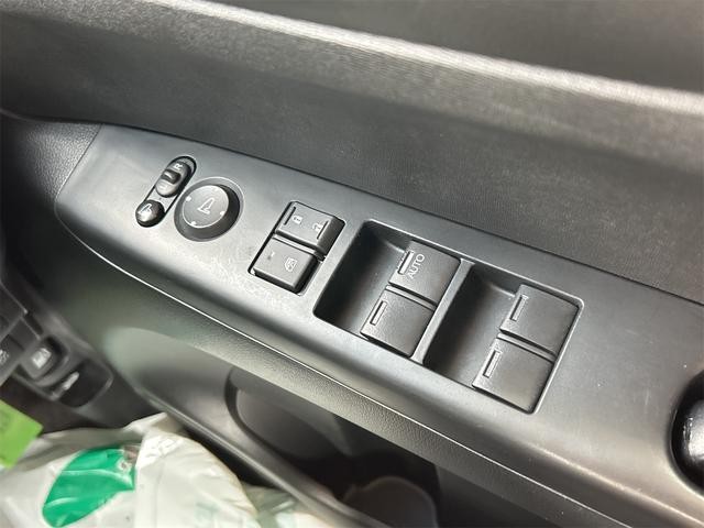 0403435A30260817W02410.jpg