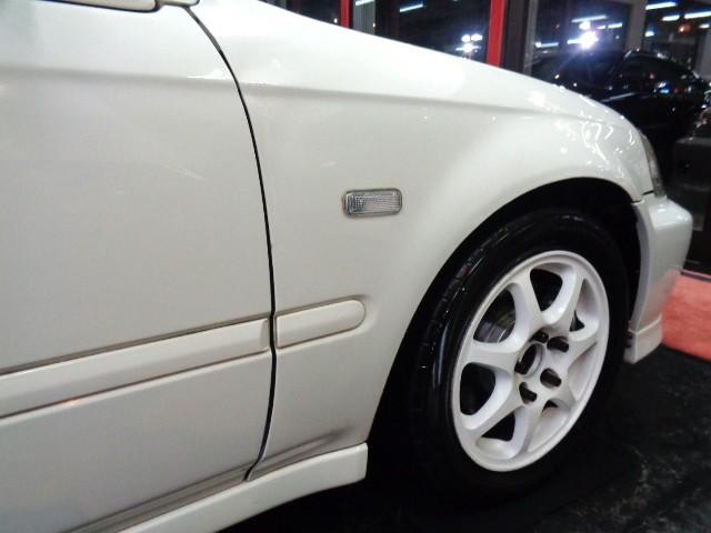 0700895A30261028W00117.jpg