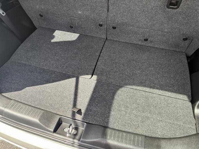 0404554A30260817W00117.jpg