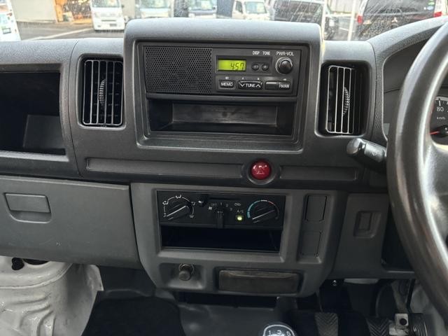 0520020A30261015W00104.jpg