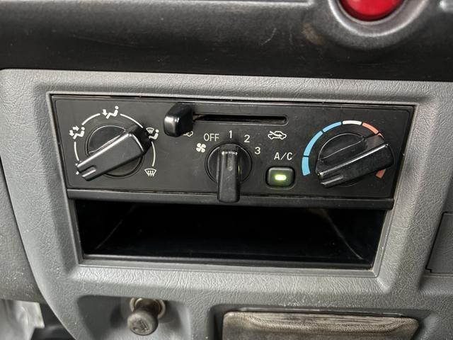 0520020A30261015W00105.jpg