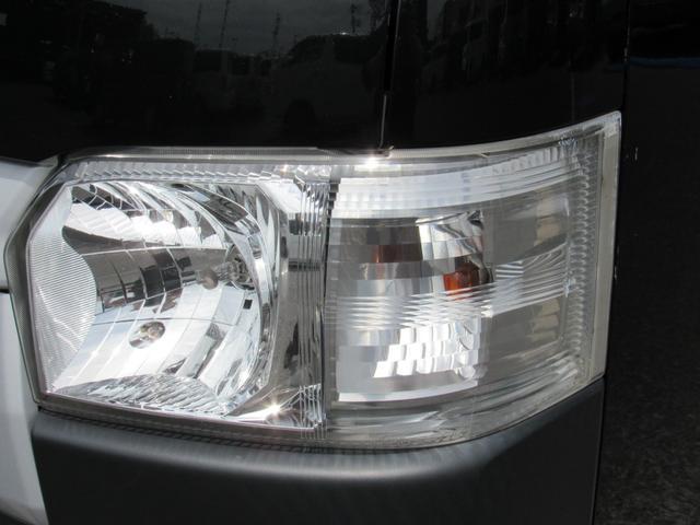 0505254A30260418W00113.jpg