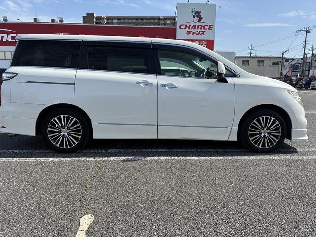 0520530A30260418W00207.jpg