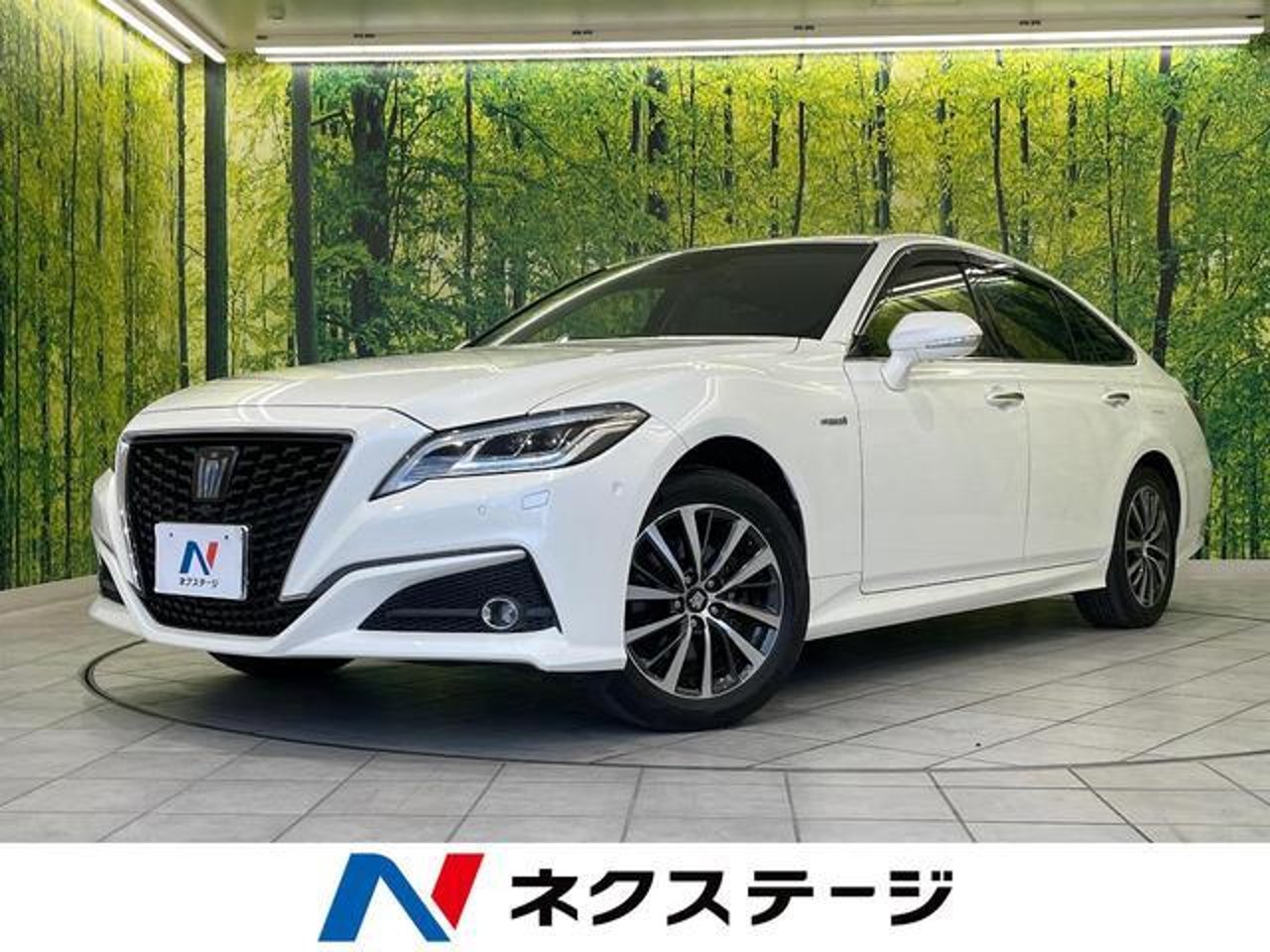 2019 Toyota Crown, photo 1 of 1