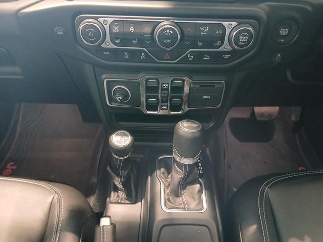 24829145_carP_l_8.jpg