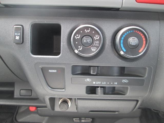 0550673A30260418W00118.jpg