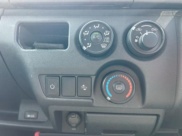 0561458A30260418W00114.jpg