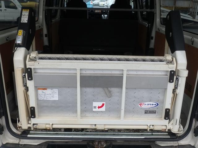 0551042A30260923W00203.jpg