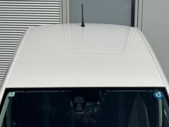 0208956A30260425W00118.jpg