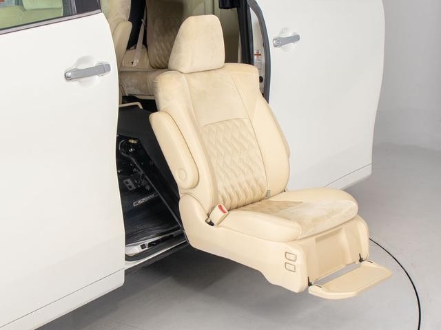 0508237A30260427W00106.jpg