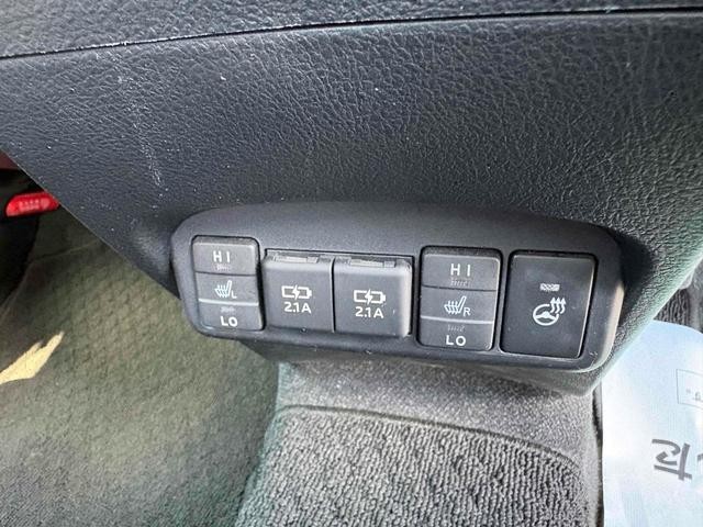0702900A30261015W00215.jpg